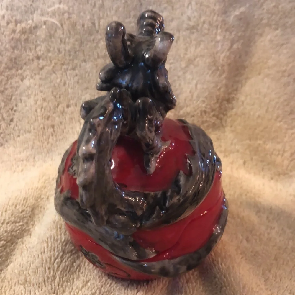 Blue Sky Clayworks Heather Goldminc 2012 Dragon/Vine Salt & Pepper 5”x5”